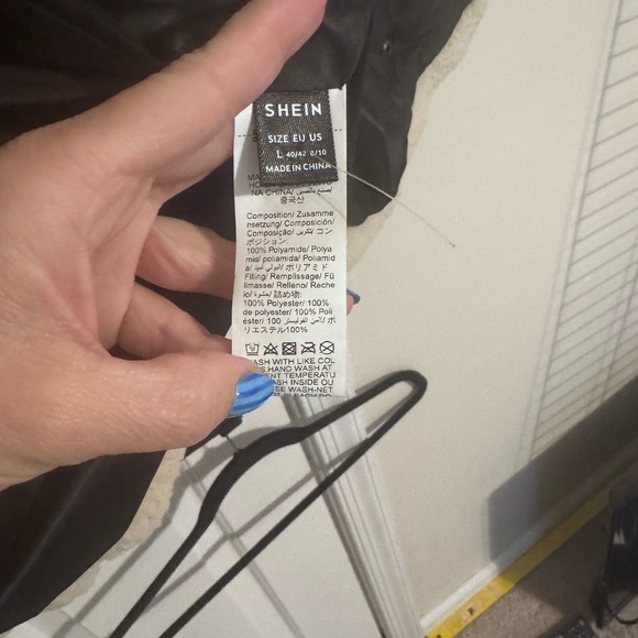 SHEIN Black Puffer Vest with Cream Interior - Picture 2 of 2